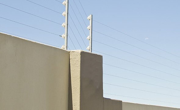 Instalação de cerca elétrica para proteção do perímetro
